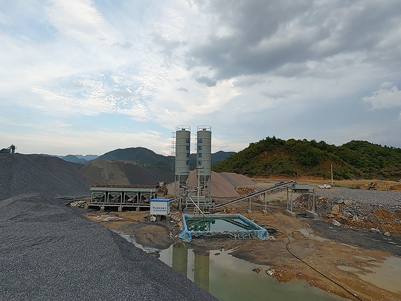 WDJ300型水穩(wěn)拌和站配立式倉(cāng)